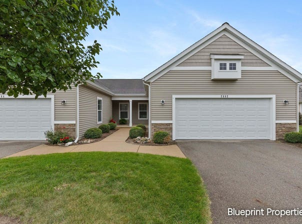 2882 Grand Isle Drive NE, Belmont, MI 49306