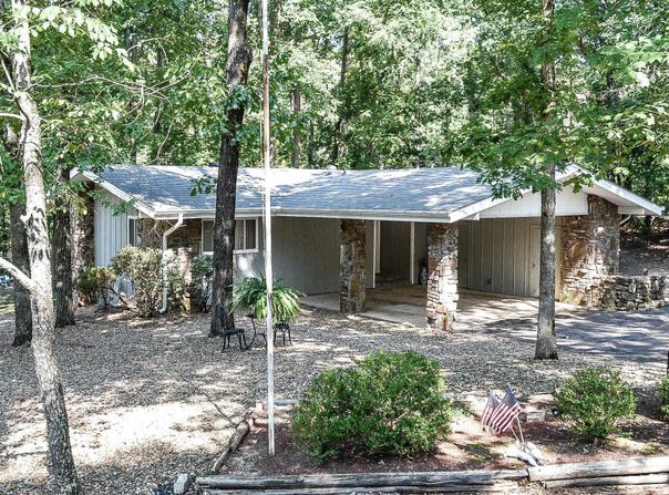 17 Valls Lane, Hot Springs Village, AR 71909