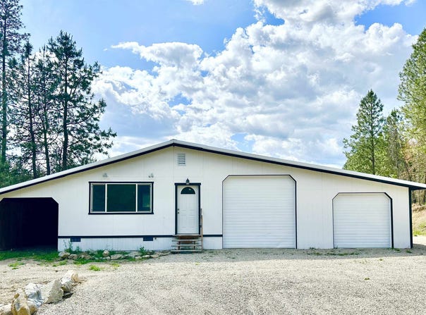 30710 N NEWPORT Hwy, Chattaroy, WA 99003