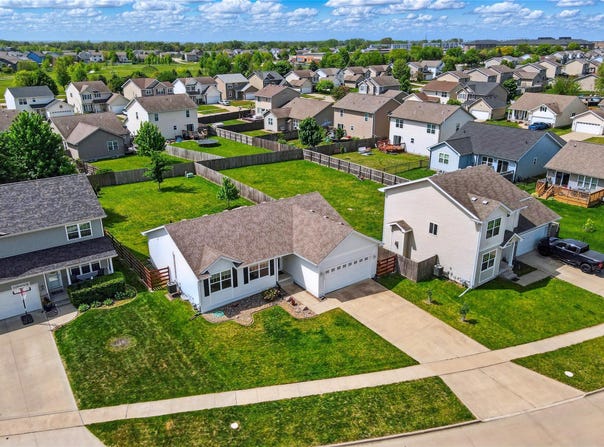 9372 Fairview Drive, West Des Moines, IA 50266