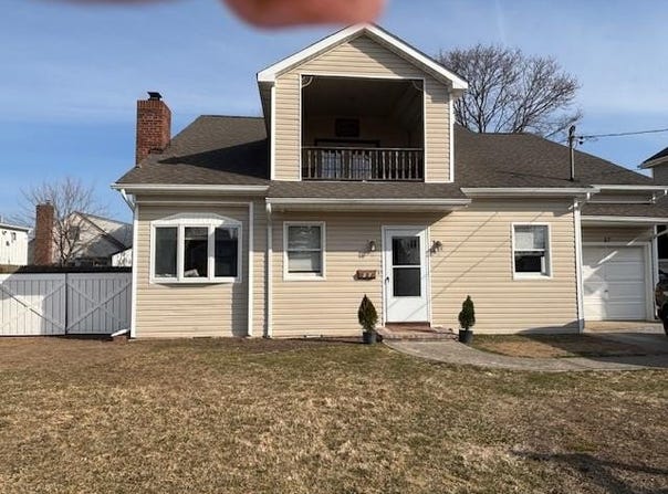 27 North Plaza, Amityville, NY 11701