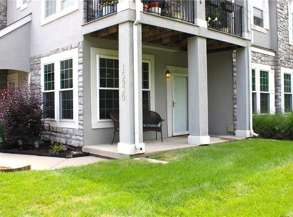 15930 S Skyview Lane, Olathe, KS 66306
