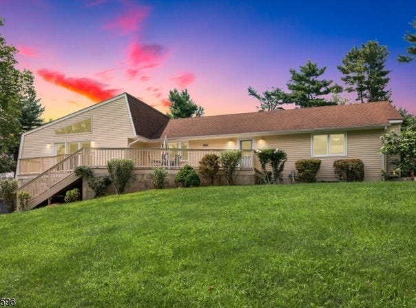 170 Fairview Dr, Branchburg Twp., NJ 08853-4064