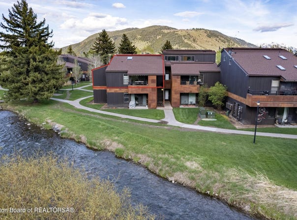 355 W DELONEY, Jackson, WY 83001