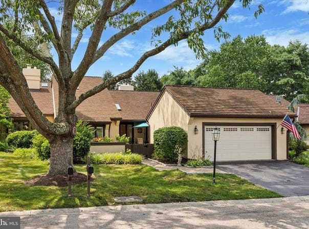 11 BUGLE LANE, BLUE BELL, PA 19422