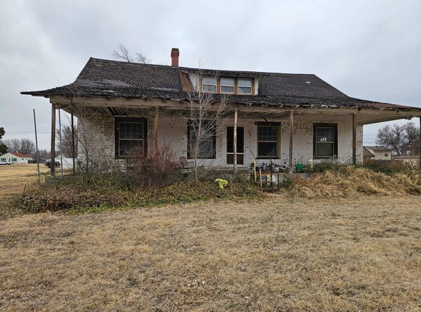 402 N Springlake St, Meade, KS 67864