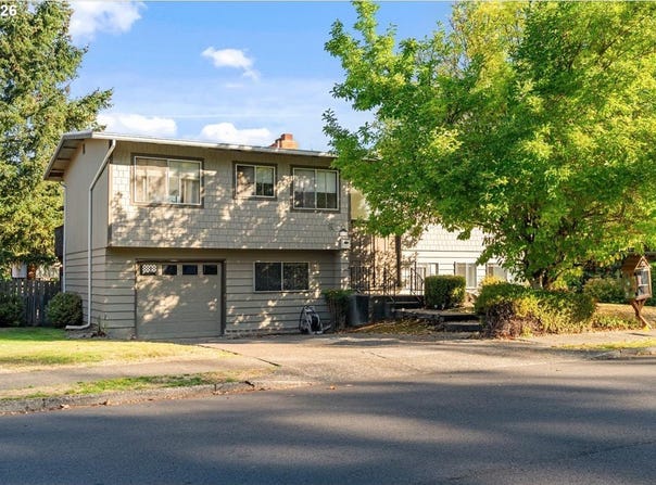 12055 SW BRUCE Ln, Beaverton, OR 97008