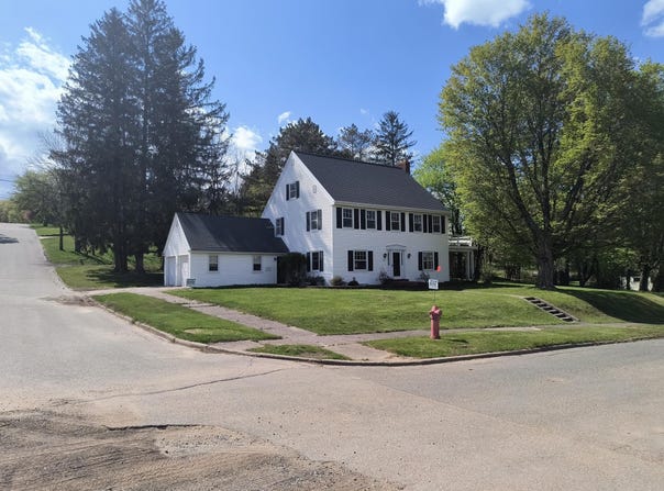 203 8TH AVE N, Iron River, MI 49935