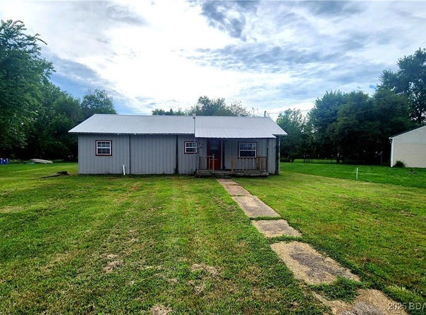 431 Missouri Avenue, Versailles, MO 65084