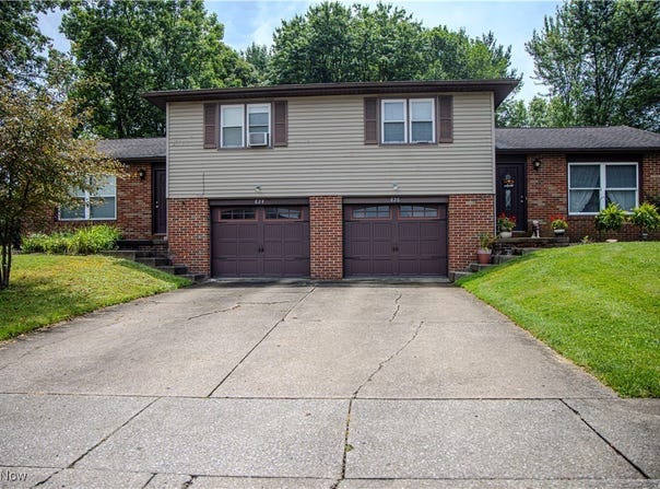 824-826 Reno Drive, Louisville, OH 44641