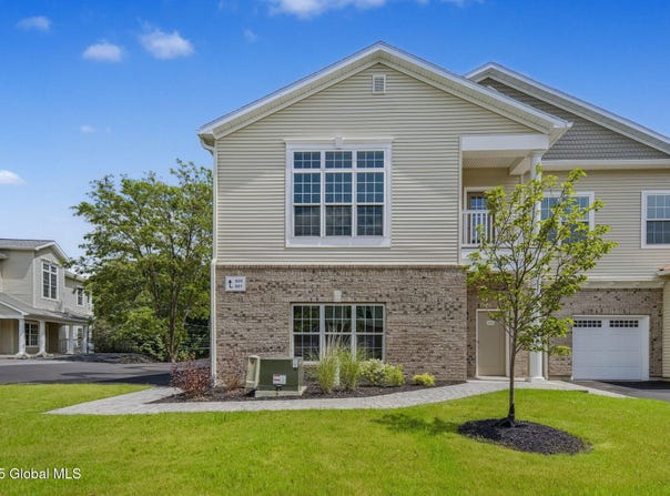 606 Vly Pointe Drive, Niskayuna, NY 12309