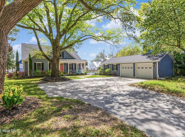 207-209 Clarendon Avenue, Southport, NC 28461
