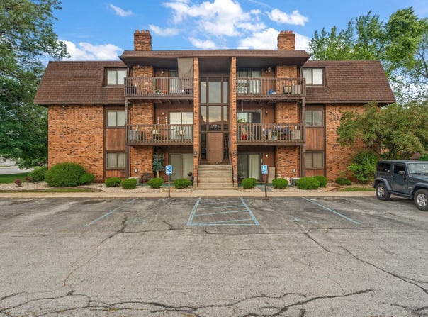 935 W Glen Park Avenue, Griffith, IN 46319