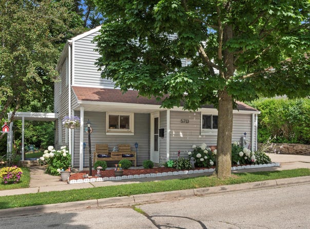 5713 Clover Ln, Greendale, WI 53129