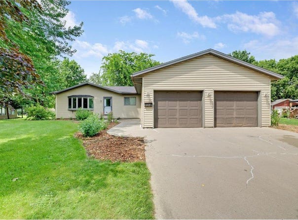 617 1st Street N, Waterville, MN 56096