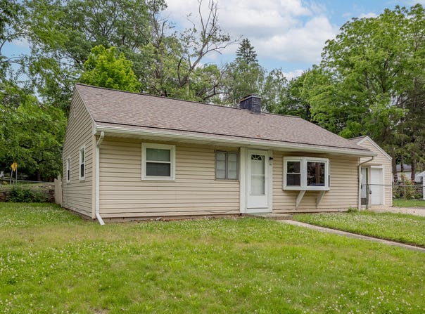 909 Royce Avenue, Kalamazoo, MI 49001
