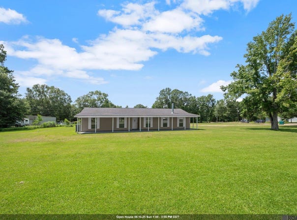 10118 Saray Dr, Denham Springs, LA 70706