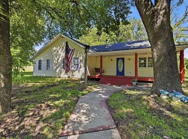 243 E 508th Road, Aldrich, MO 65601