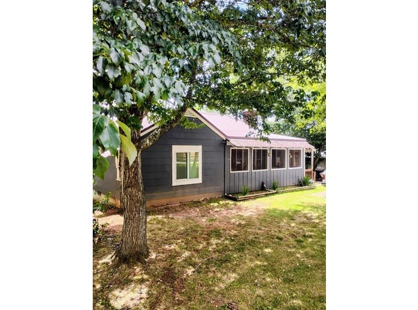 125 Hillside St, Franklin, NC 28734