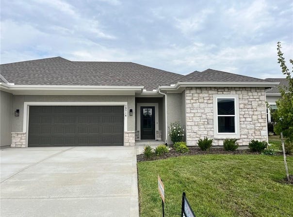 19716 W 196th Street, Spring Hill, KS 66083