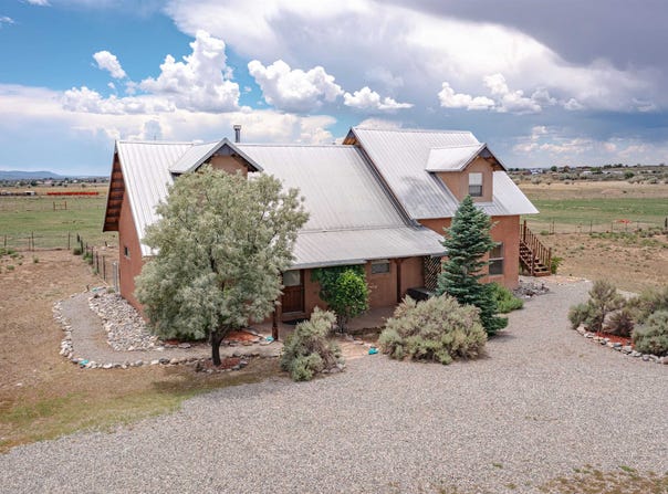 27 Day Ln A & B, El Prado, NM 87529