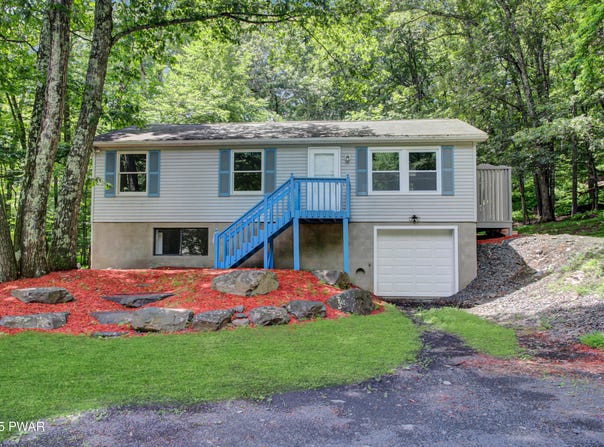 426 Whippoorwill Drive, Bushkill, PA 18324