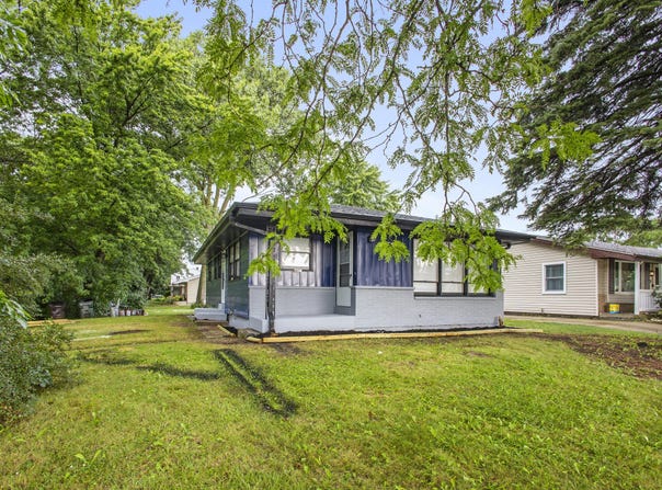8632 Broadway Dr, Sturtevant, WI 53177