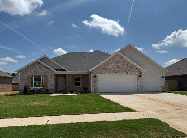 122  N Banner  AVE, Farmington, AR 72730