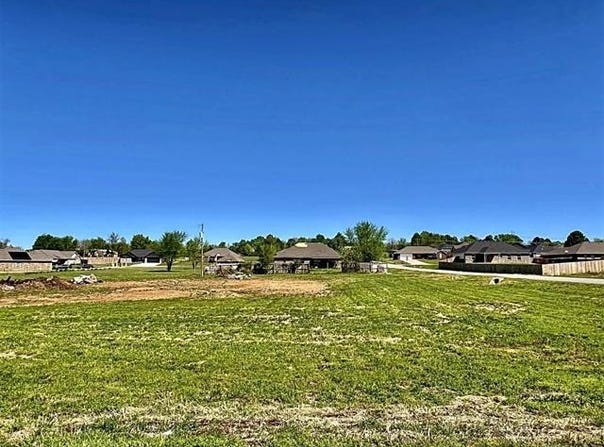 17540 W Tray Road, Tahlequah, OK 74464