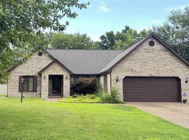 152 Country Club Road, Terre Haute, IN 47803