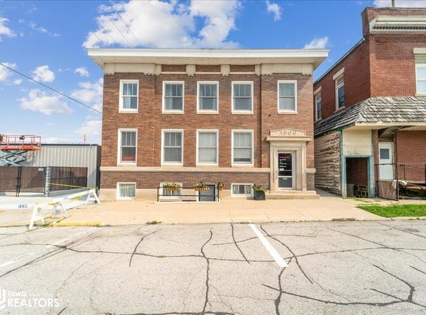 1318 14th Avenue, Eldora, IA 50627