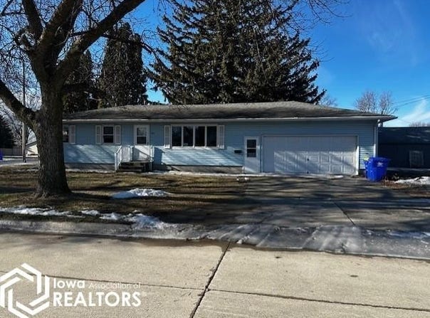 280 5th Avenue SW, Britt, IA 50423