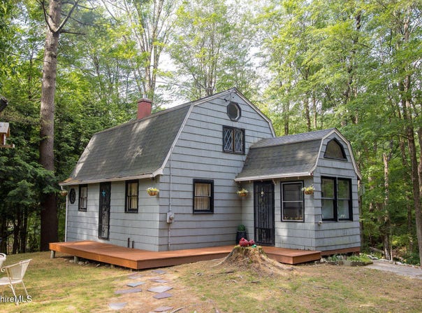132 Dawn Dr, Becket, MA 01223