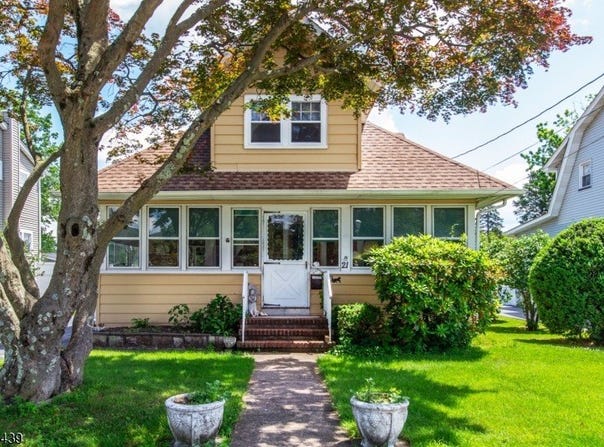 21 Riverdale Pkwy, Riverdale Boro, NJ 07457-1106