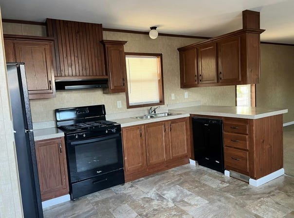 820 South Chinowth Road, Visalia, CA 93277
