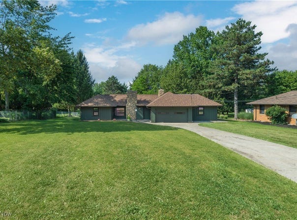 433 Chestnut Road, Seven Hills, OH 44131