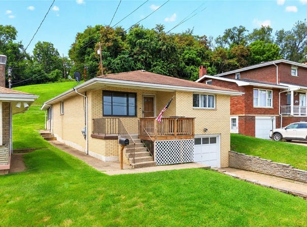 715 Locust Ln, Charleroi Boro, PA 15022