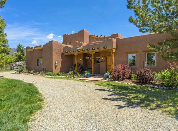 9 Desiderio, Arroyo Seco, NM 87514