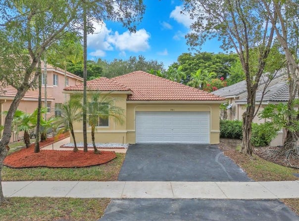 941 Bluewood Ter, Weston, FL 33327