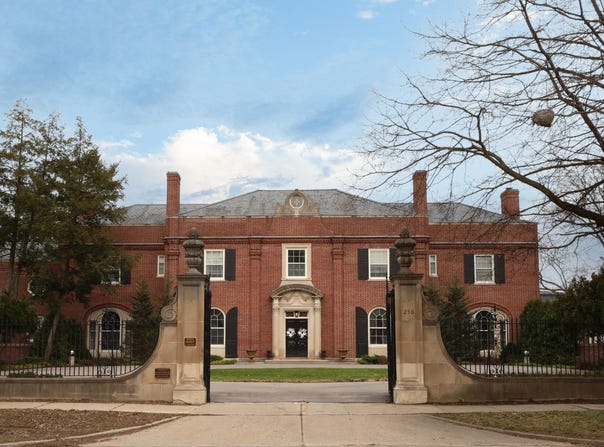 250 Plymouth Avenue SE, East Grand Rapids, MI 49506
