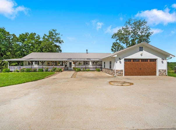 4117 S 77th Road Road, Bolivar, MO 65613