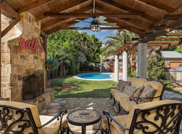 318 W Travis St, Fredericksburg, TX 78624