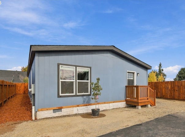 4924 E St, Springfield, OR 97478