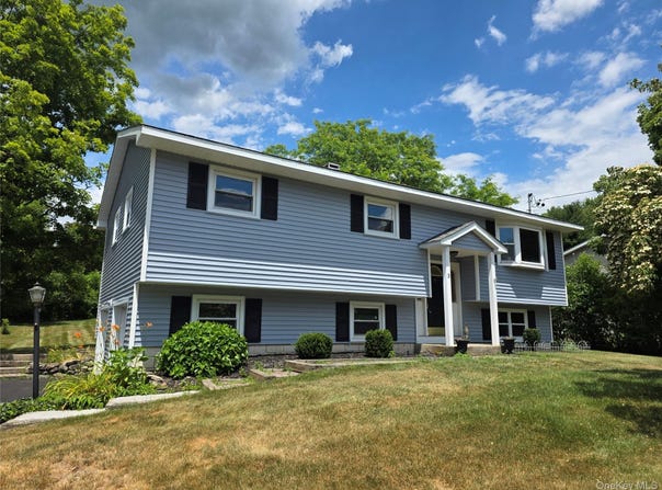 3 Abbey Road, Hyde Park, NY 12538