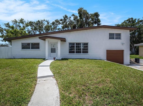 11830 86TH AVENUE, SEMINOLE, FL 33772