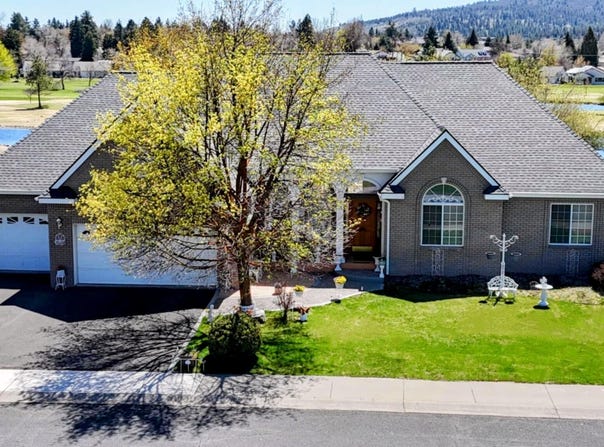 1040 Harbor Isle Boulevard, Klamath Falls, OR 97601