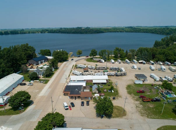 125 N state Avenue, Crystal Lake, IA 50432