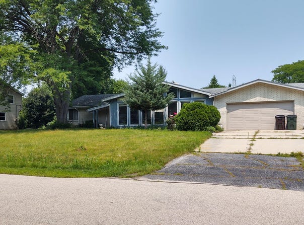 14400 W Rogers Dr, New Berlin, WI 53151
