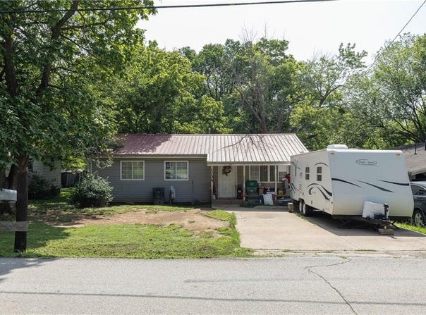 1034  S Washington  AVE, Fayetteville, AR 72701