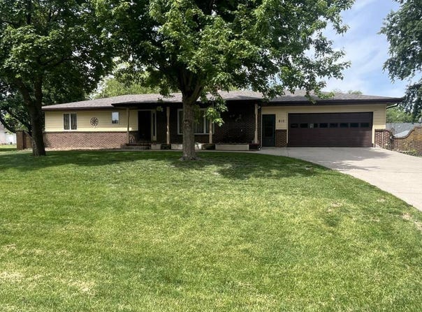 810  N Main St, Stuart, IA 50250